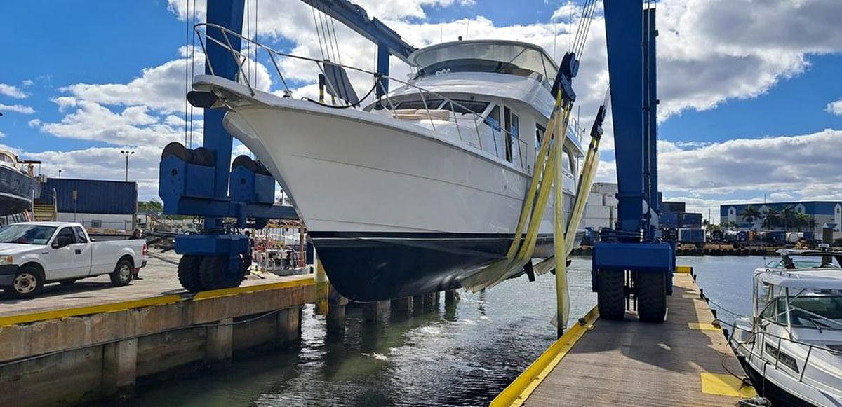 75' Hatteras Motor Yacht 2005